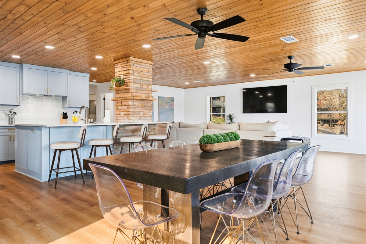 The dining area easily accommodates group meals, game nights, or long conversations over coffee with the water just beyond the windows.