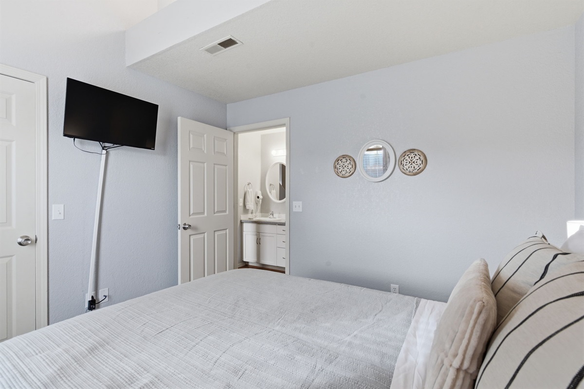 Indulge in the ultimate comfort and luxury of your master bedroom, featuring a spacious king-size bed bed and plush bedding for a peaceful and rejuvenating night's sleep