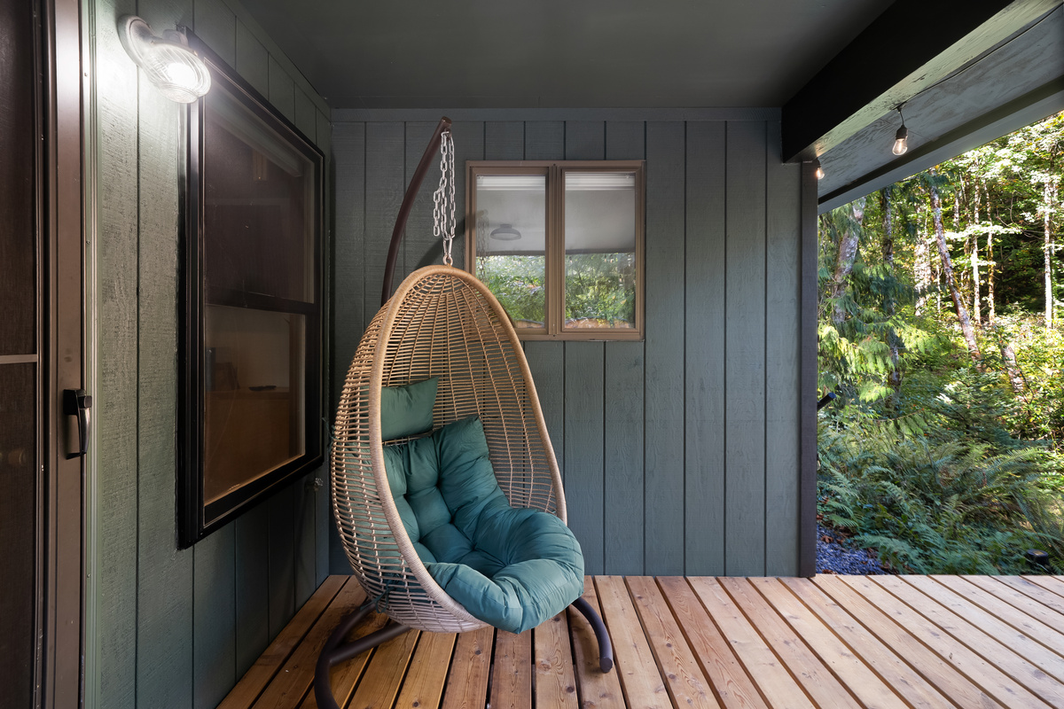 Curl up in the hanging chair with a book and let the forest do the rest.