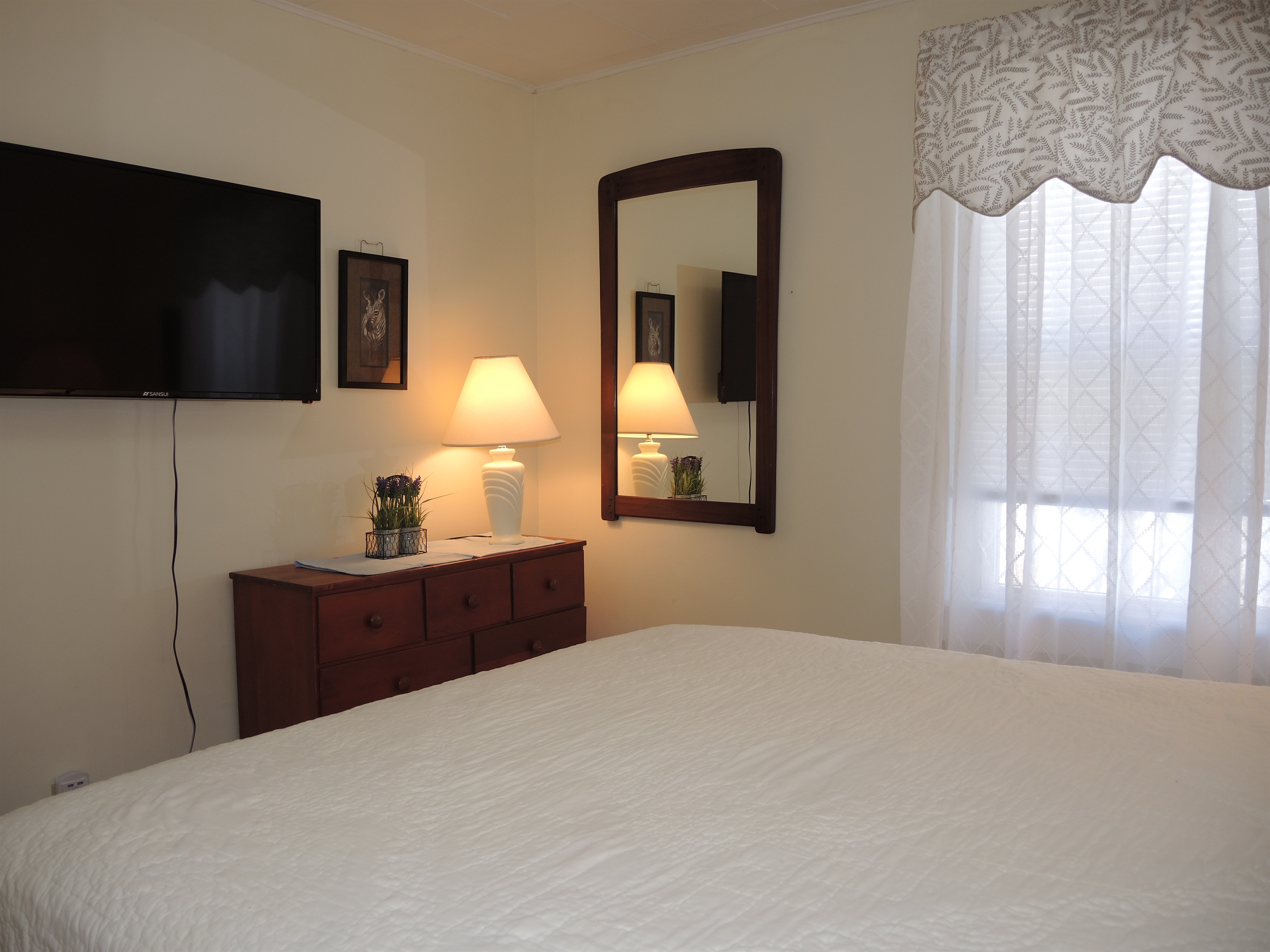 Apple Tree Queen bedroom