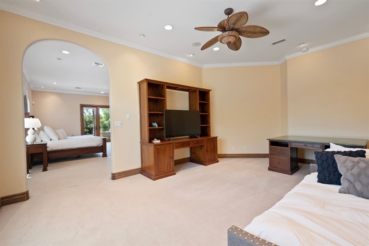 7BR+ Bonus Room Phoenician Mansion w/ Hot Tub&Pool-Heat Avail! — 7BR+Bonus Room Phoenician Estate • Heated Pool + Hot Tub, Phoenix, Arizona — photo 61