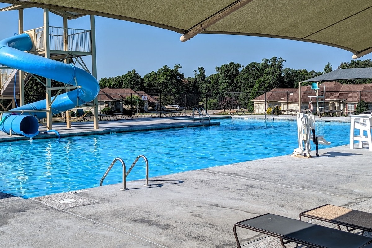 Bella Vista Metfield Pool. Guest passes & fee Rq'd.