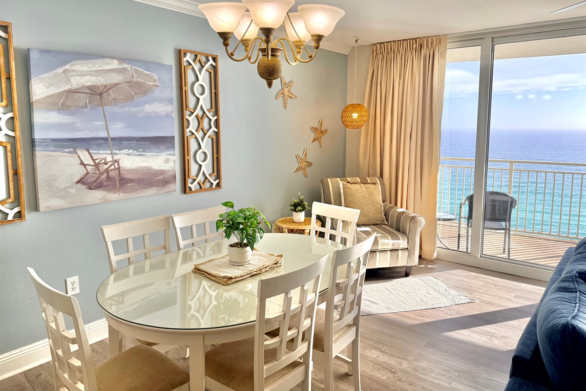 Open Dining Area — Family meals & game nights with seating for 6