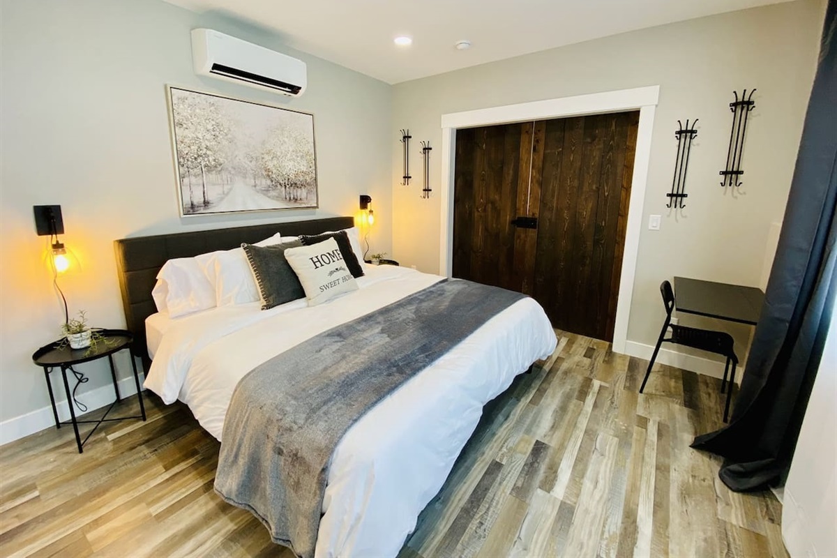 Need to catch up on emails between adventures? Enjoy lightning-fast Google Fiber and a peaceful workspace that makes working away feel effortless.
