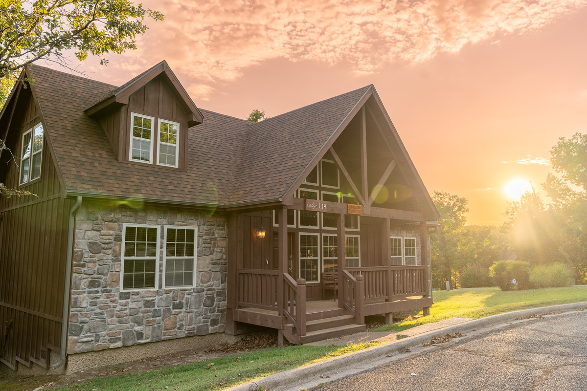 Your Branson cabin getaway awaits, tucked into the beautiful Ozark hills yet close to Silver Dollar City and everything you came to Branson to enjoy.