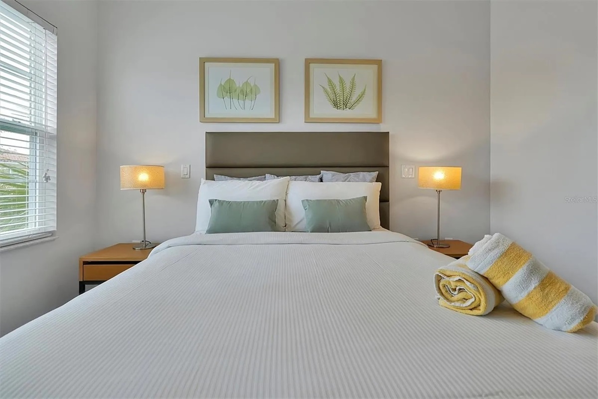 Guest bedroom with queen bed