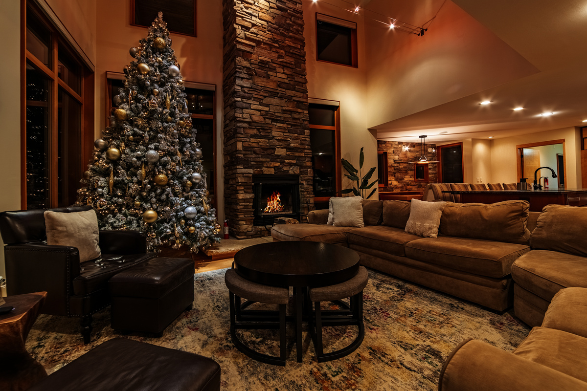 Be inspired by the vaulted 25 ft barrel ceiling, a 12-ft King of Christmas Tree (Holiday Season only), and a wood burning fireplace
