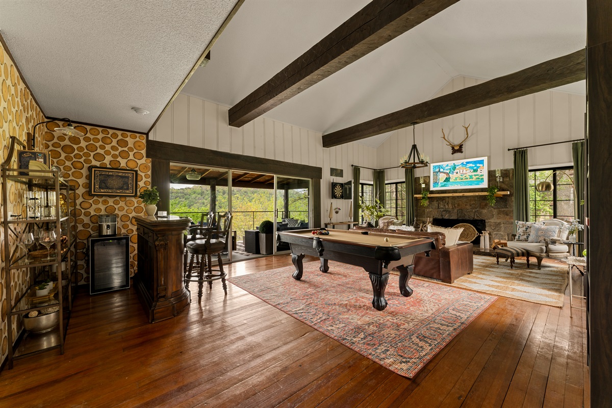 Indoor-outdoor living at its best—open the doors and let the view in.