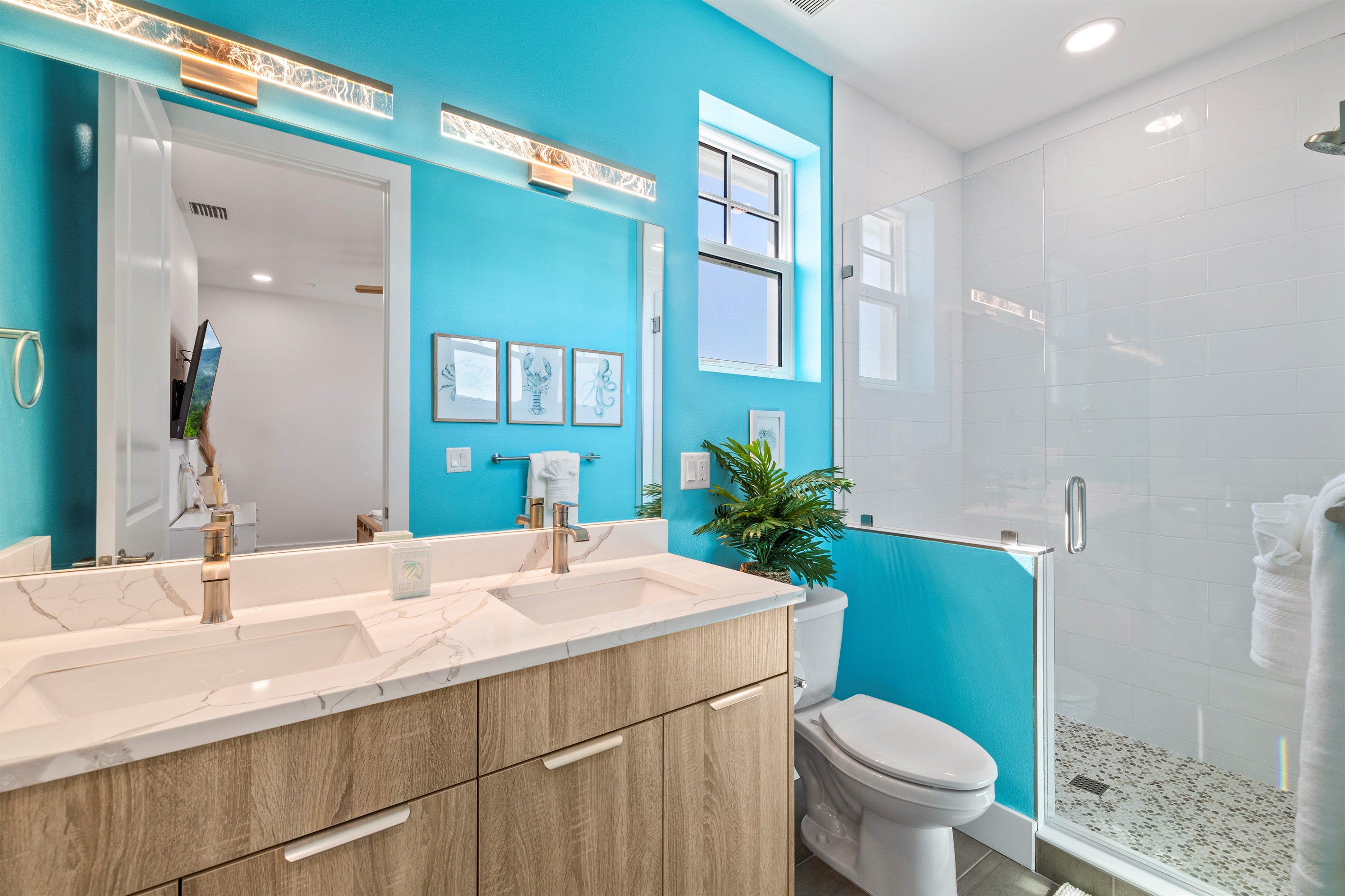 Private bathroom connected to deluxe double bedroom