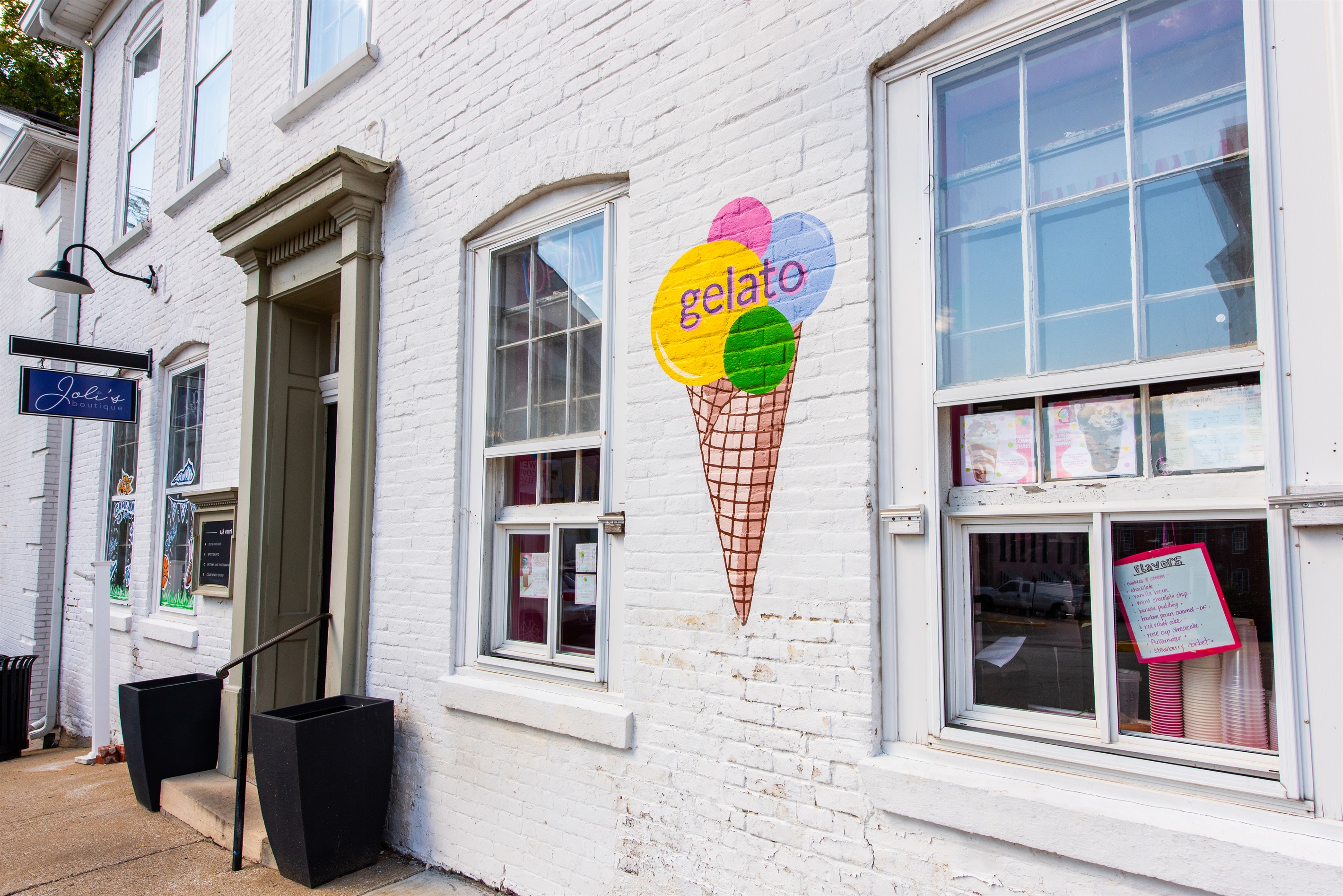 Spots Gelato in downtown Versailles offers award-winning, small-batch flavours made with local Kentucky ingredients — the perfect sweet treat during your stay.