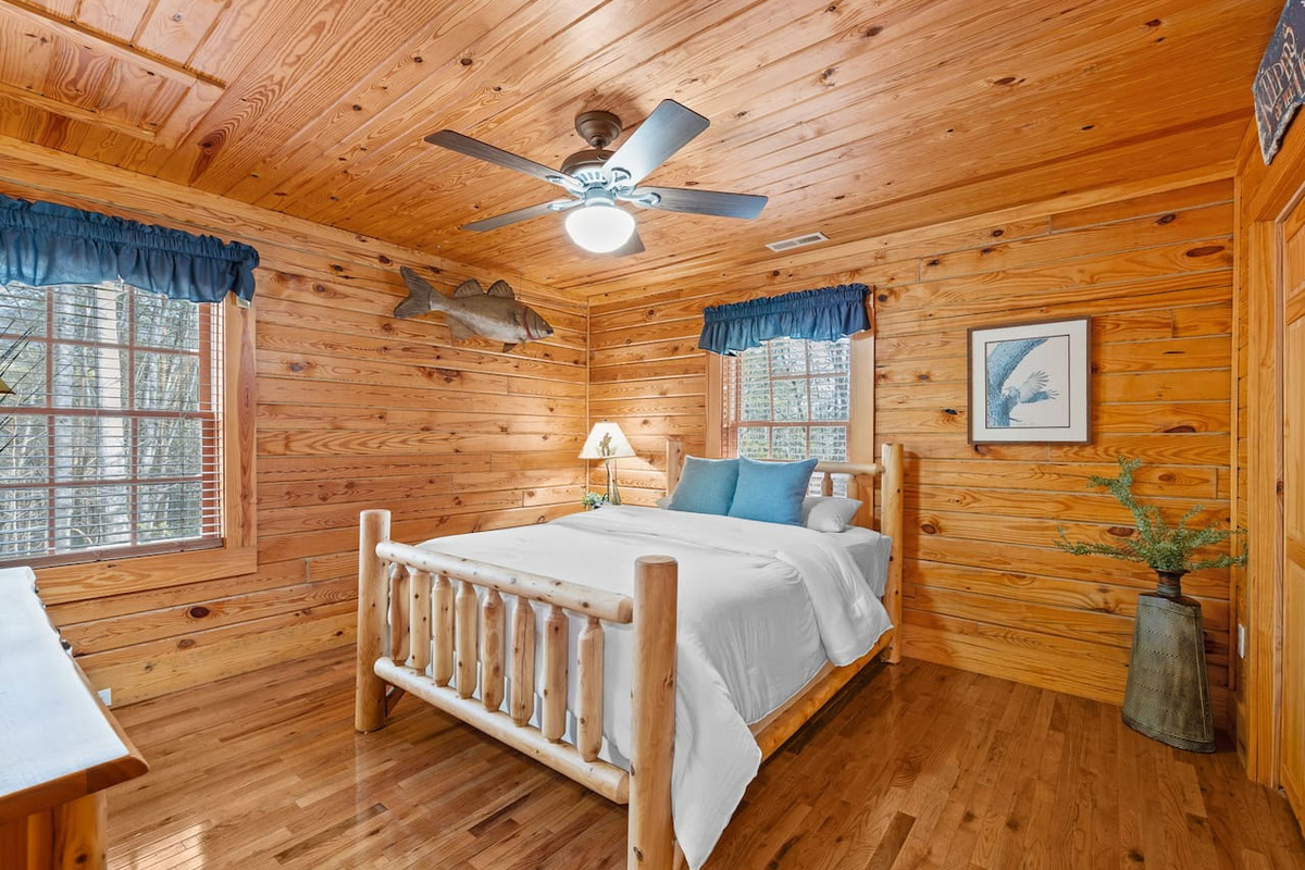 Bedroom #2 located on main level of the cabin