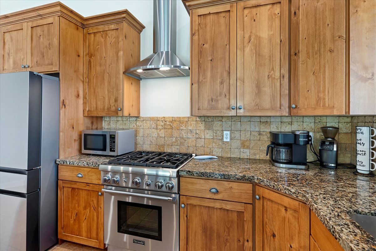 Everything you need at your fingertips—modern appliances and ample counter space make meal prep effortless.