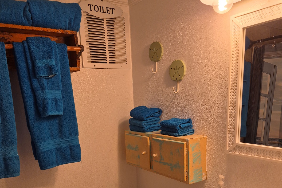 Full 4-piece washroom - 5 towels, hand towel & wash cloths