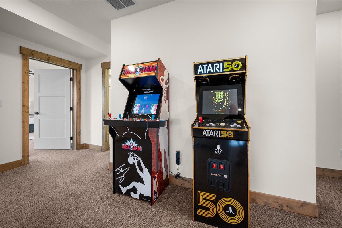 Fun-filled game area featuring classic arcade machines—perfect for kids and adults alike after a day of lake adventures.
