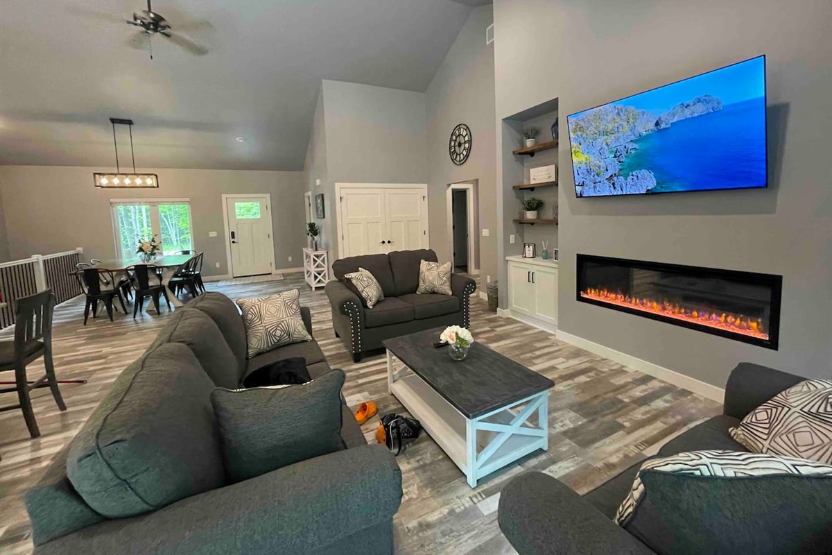 House #1 - Living room 