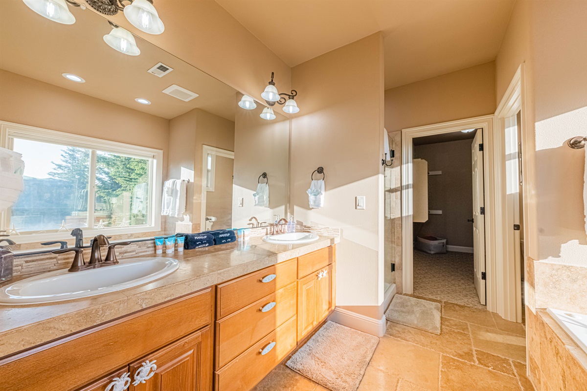 Sunny & bright 5 pc ensuite with jetted tub and walk-in shower.