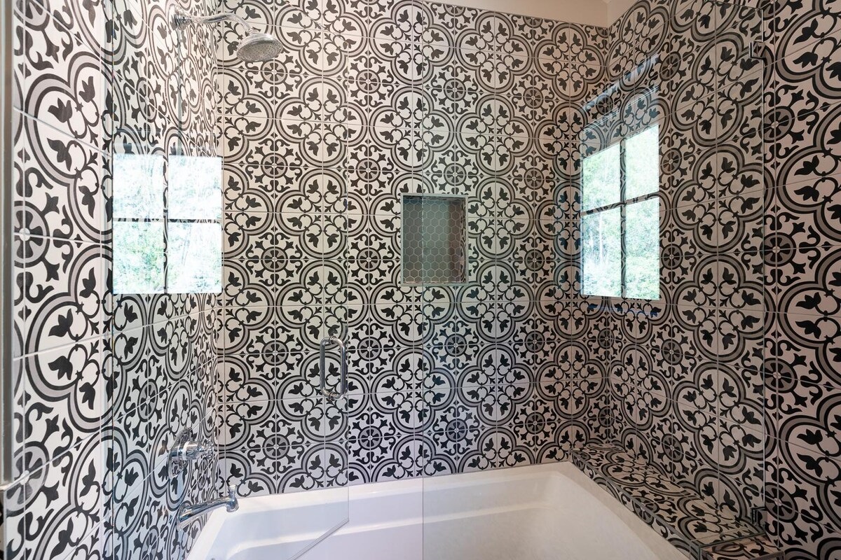 BR 3- En Suite Bath view 2