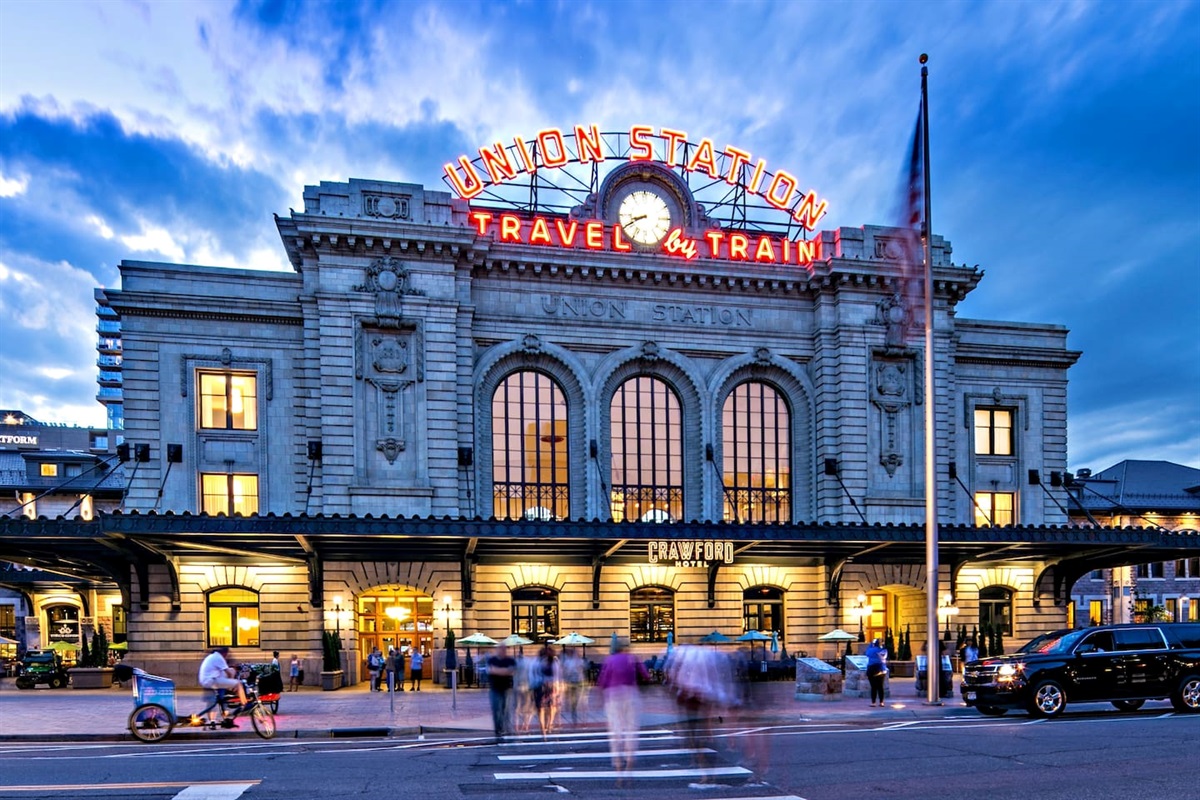 Downtown Denver and Union Station are only a quick 10 minute drive from the studio.  Enjoy all that LoDo has to offer!