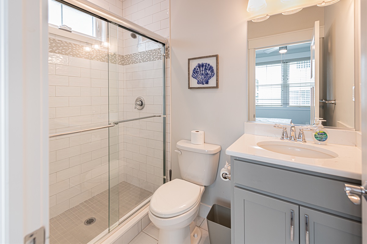 Ensuite full bath off BR 1 - king bedroom