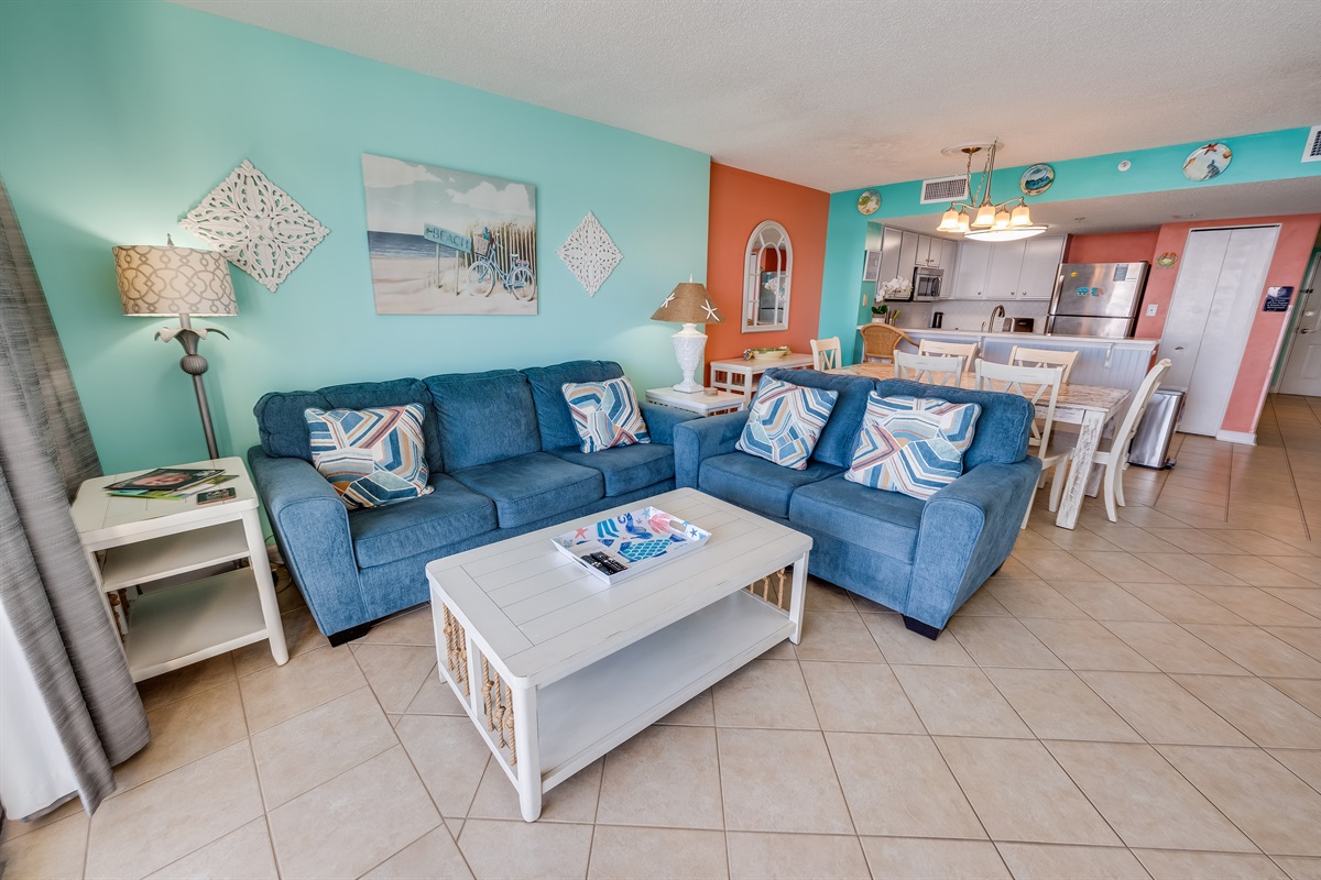 Living Room with Stunning Views🌊☀️