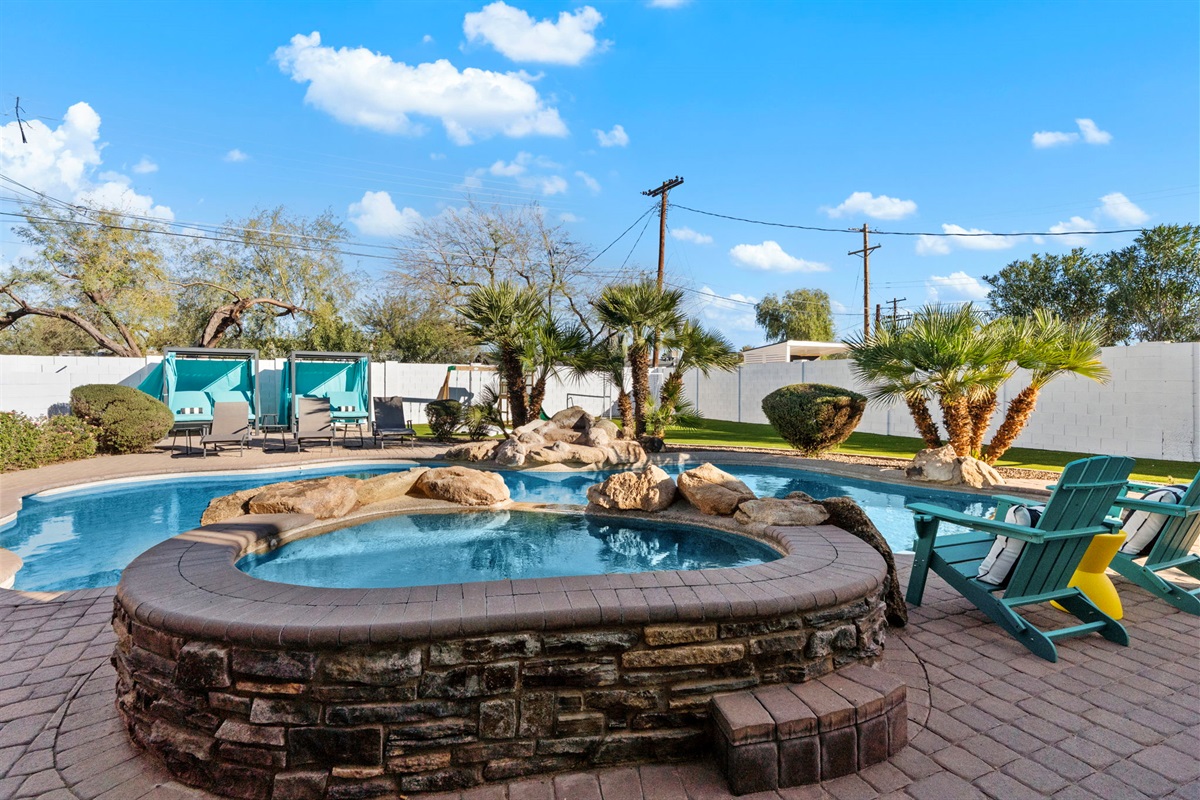 Heated pool & Hot Tub with 2 Cabana's