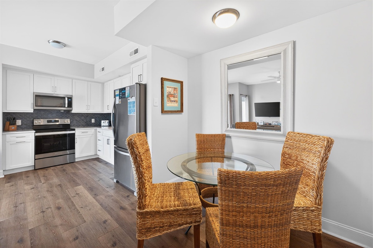 Dining | Crescent Moon, 301 Oceanview | Isle of Palms, SC | IOP Escapes Vacation Rentals