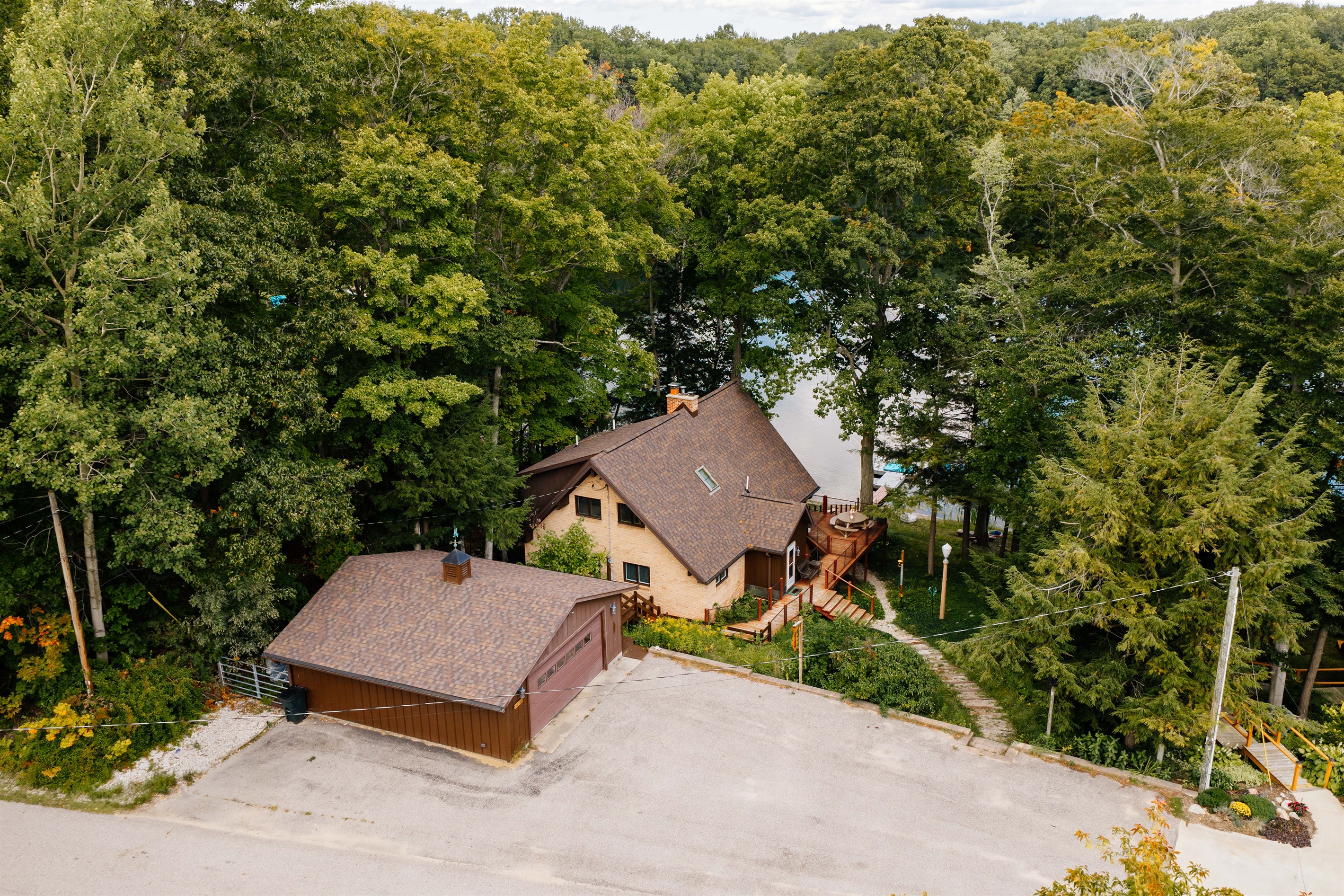Aerial shot showing Loon’s Lakehouse private parking