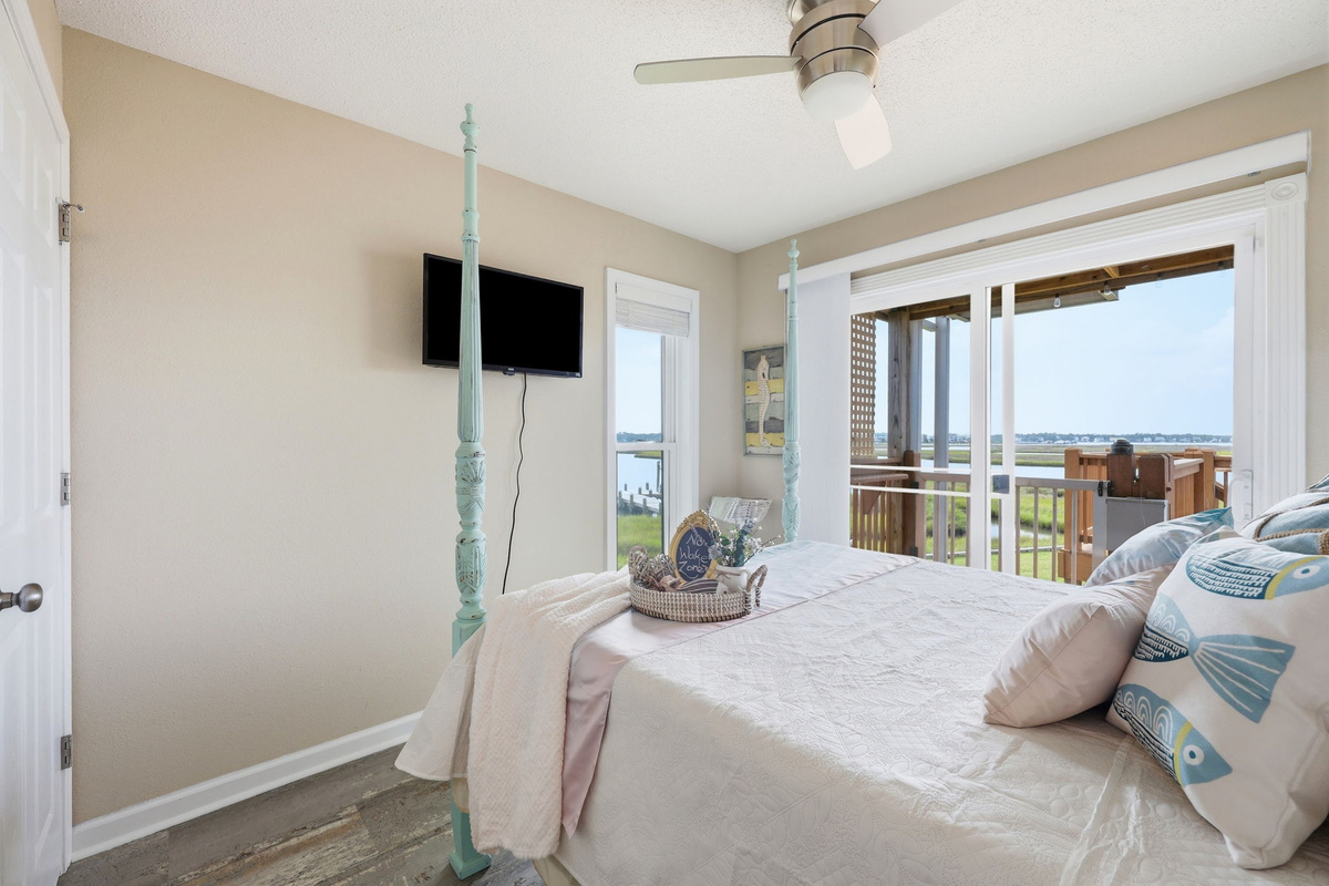 The best wake-up call? Coastal views right from your bed.