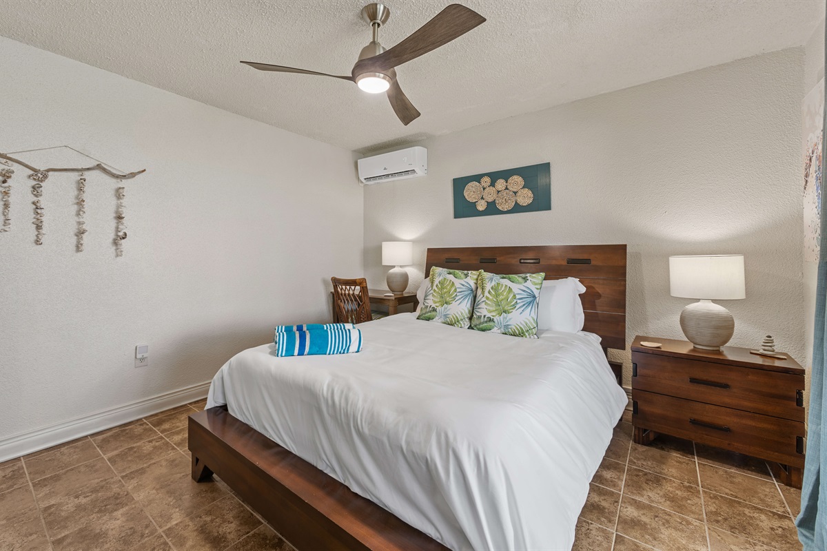 Comfortable queen bed.