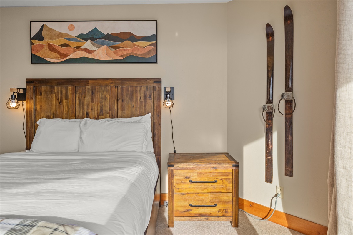 Bedroom 2 | Queen Bed