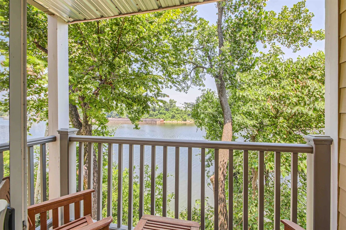 Beautiful Lake Cumberland Patio Views