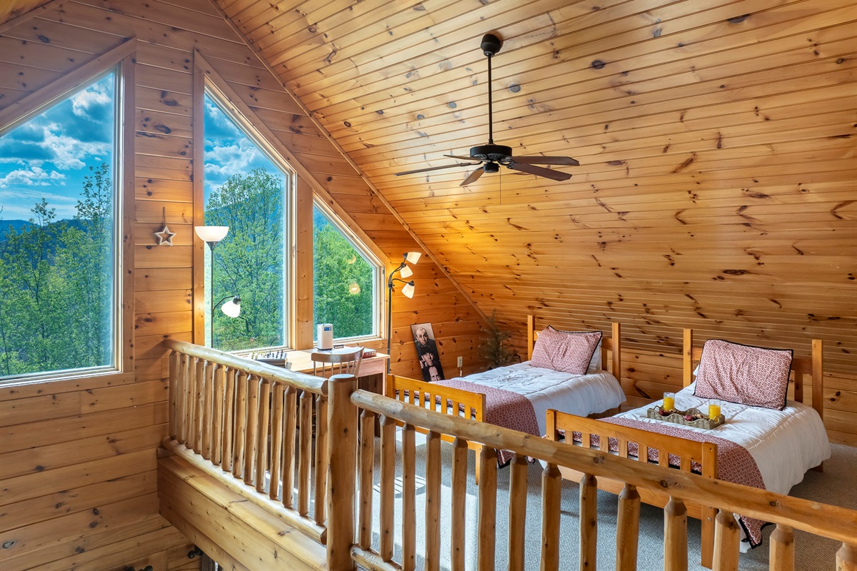 Guest Loft: Breathtaking views and rustic charm await you in this inviting retreat!
