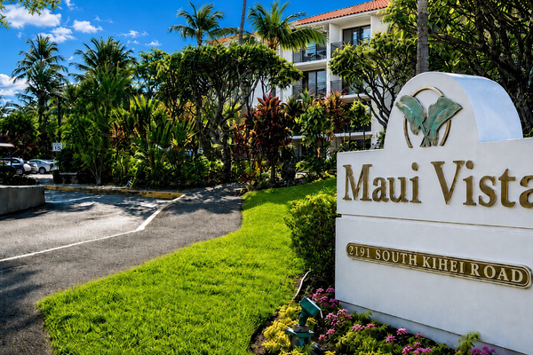 Entrance to the Maui Vista Resort, just across the street from the beach