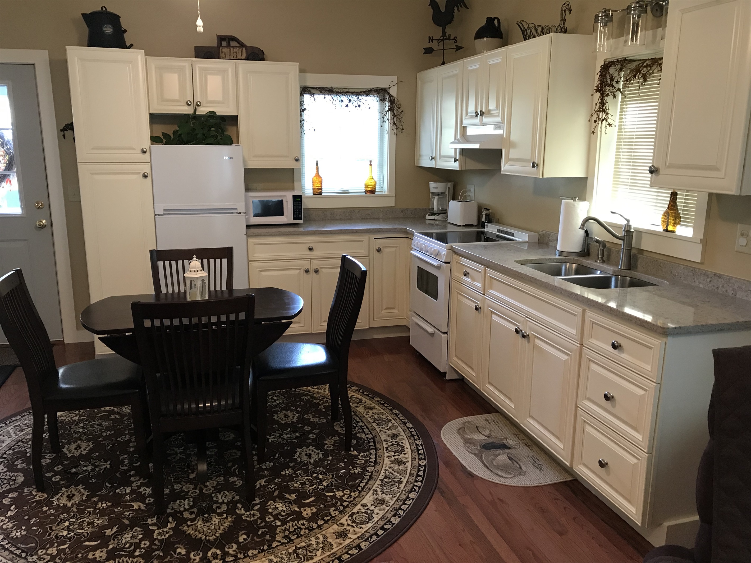 Eat-in Kitchen