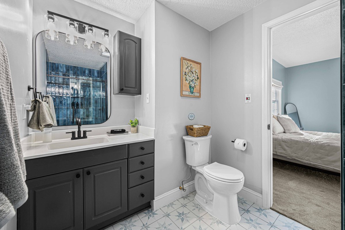 Bathroom: Enjoy modern elegance with stylish fixtures and serene hues for your refresh!