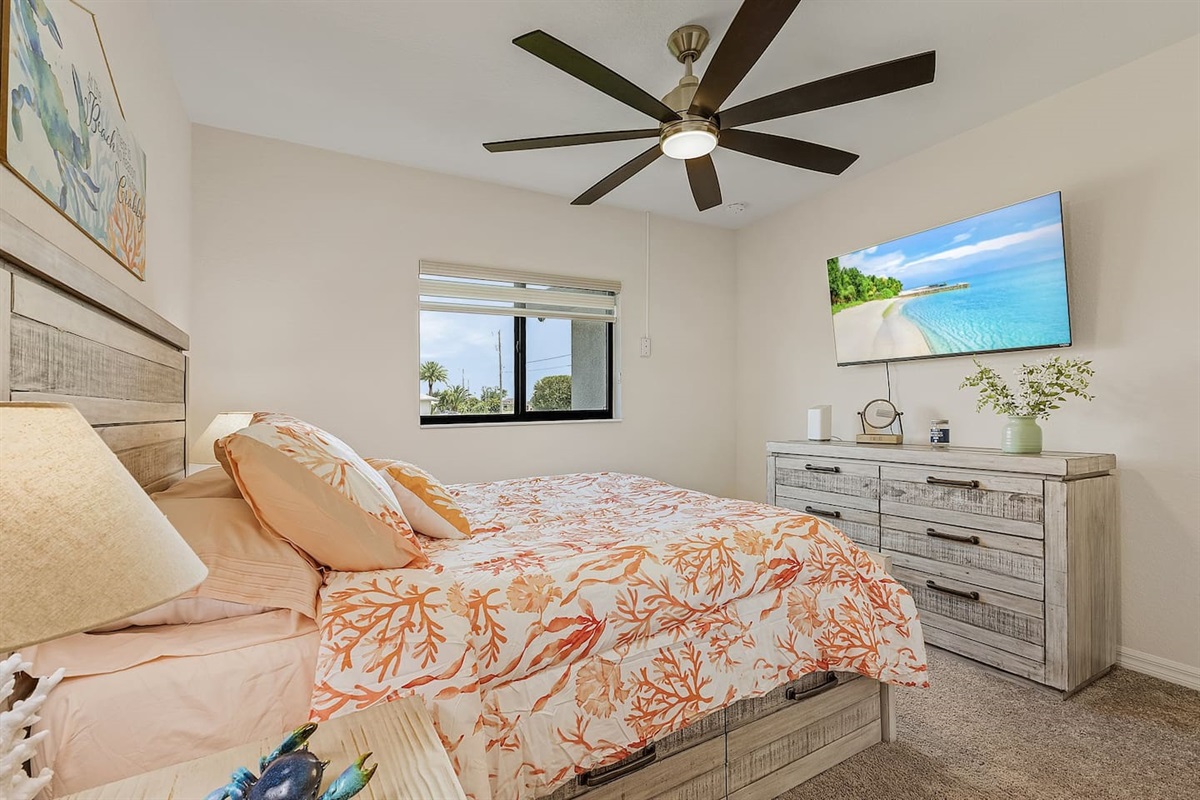 3rd Guest bedroom (full size) with Smart TV 