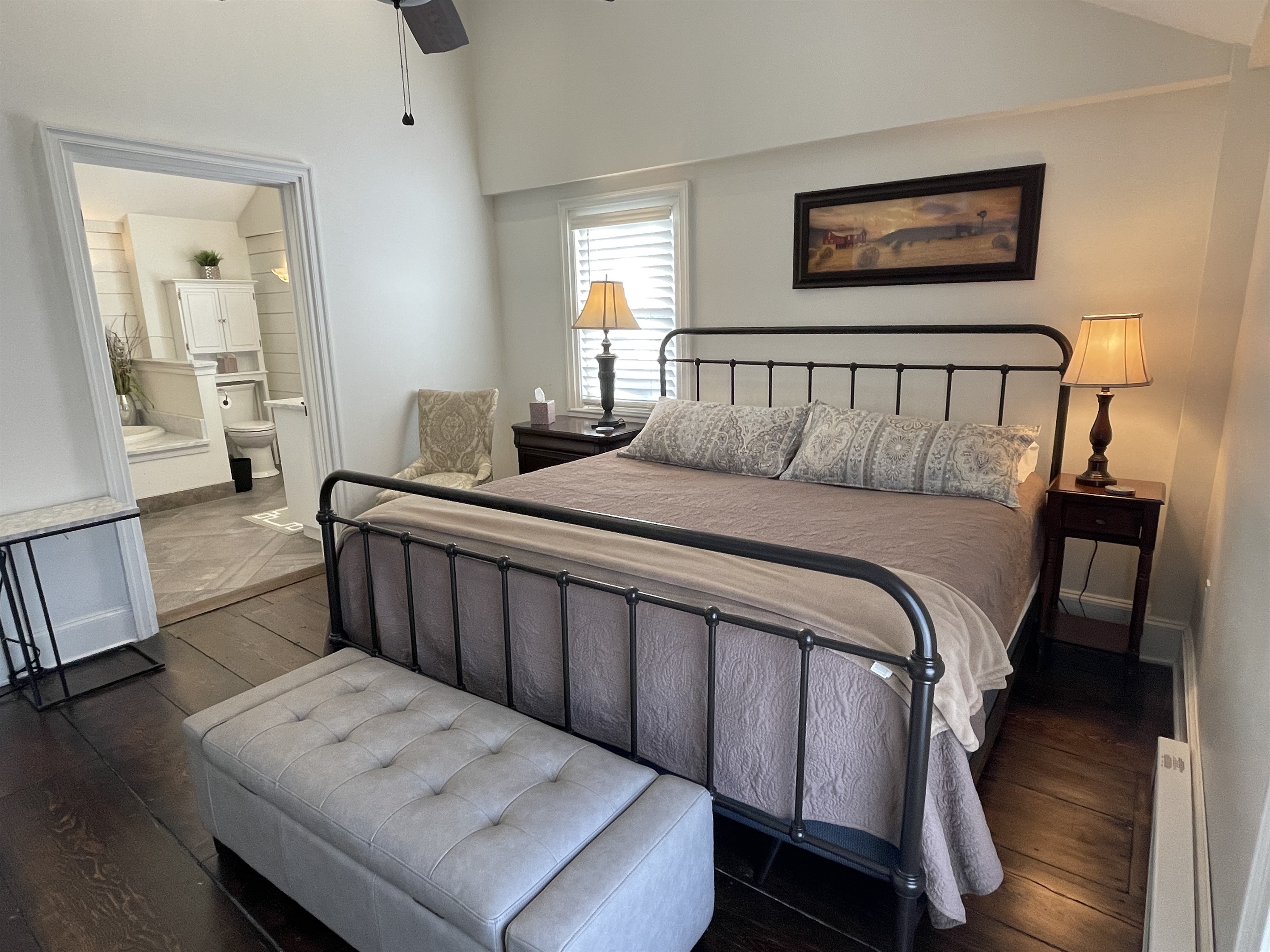 King Bedroom with en suite bath