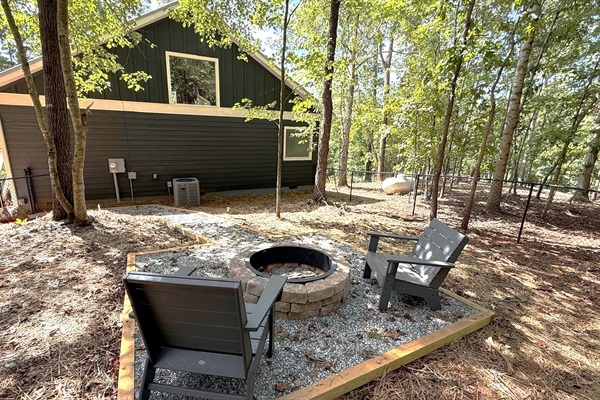 Private Firepit with Fence