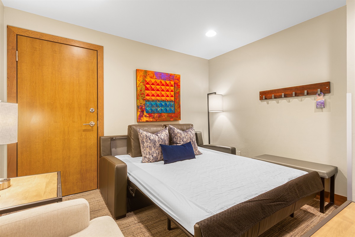 lock-off suite queen pull out sofa