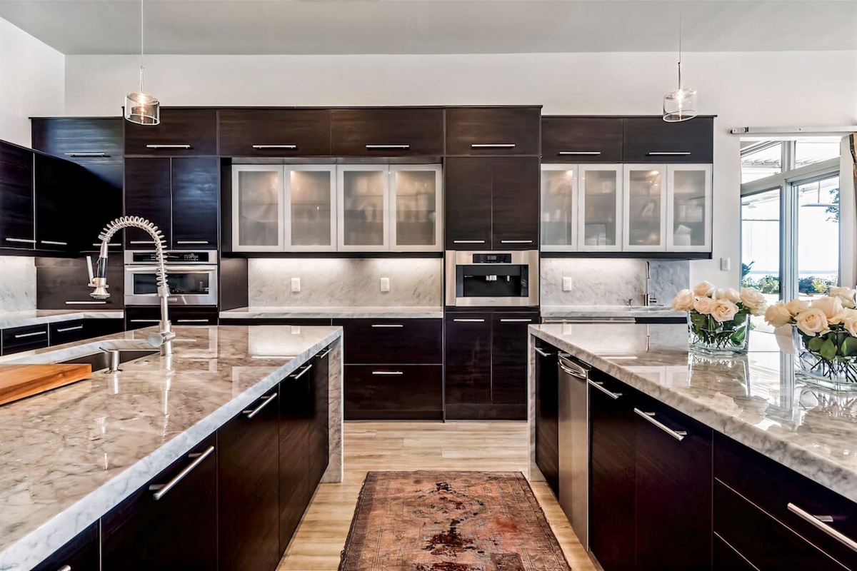 Kitchen with Built in Coffee Maker, 2 Islands, Ice Maker and more!