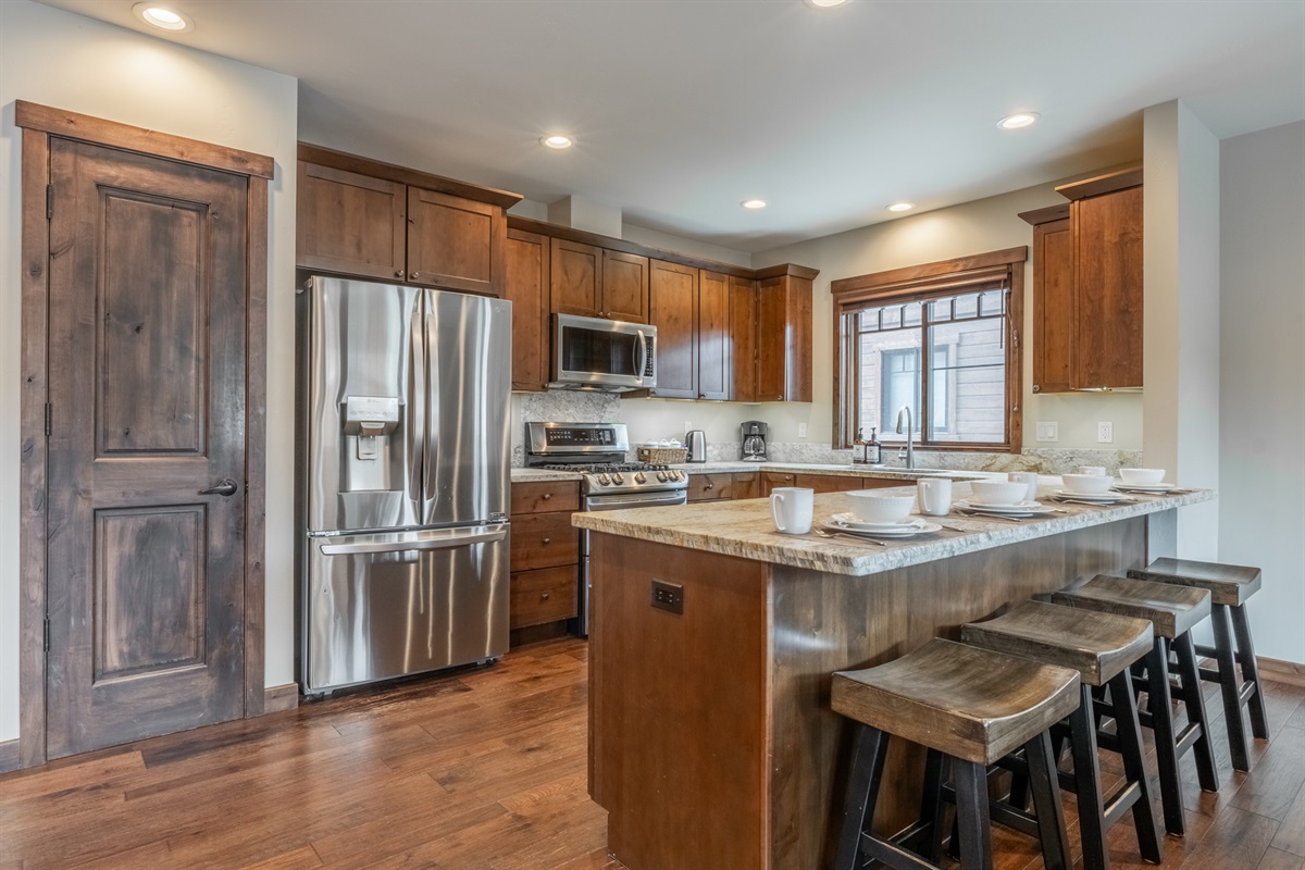 Designed for both ease and entertaining, the Double Black kitchen opens seamlessly to dining and living areas — ideal for everything from quick breakfasts to celebratory dinners.