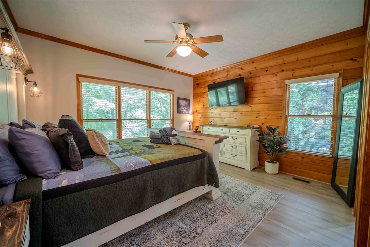 Master Bedroom | Smart TV 
