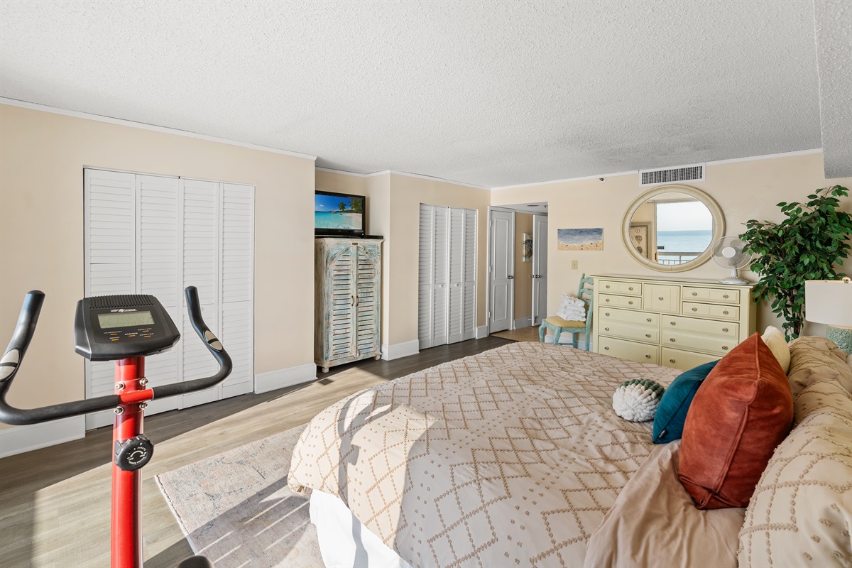 Spacious Bedroom with King bed and balcony access