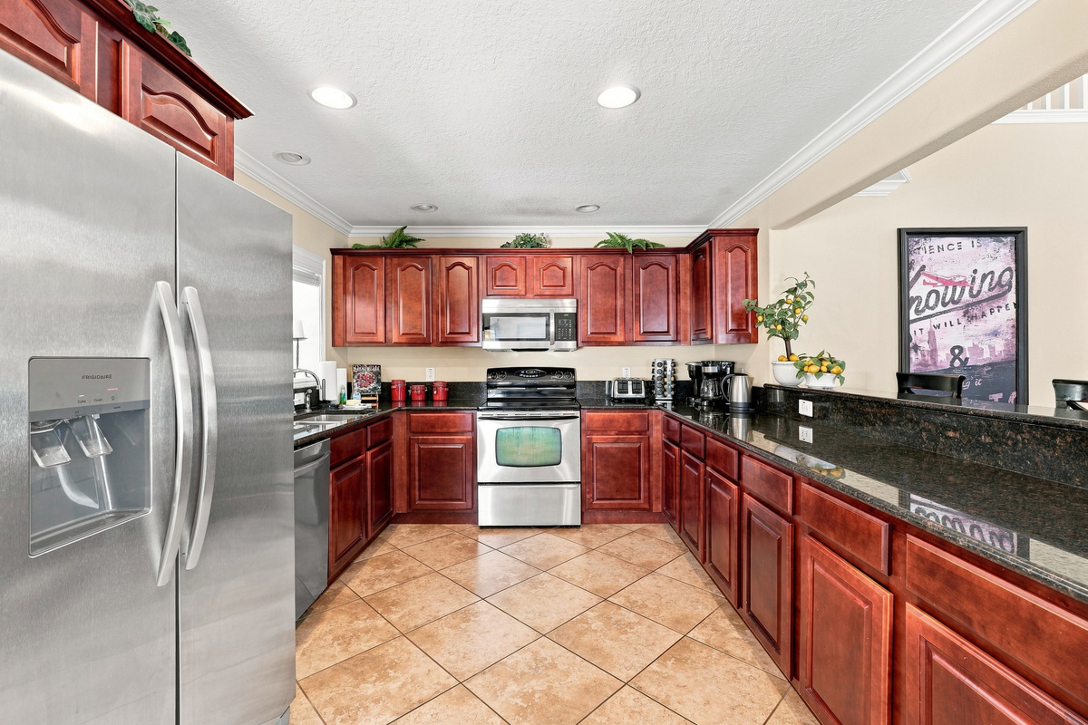 Space for the messiest of cooks, or the largest of meals