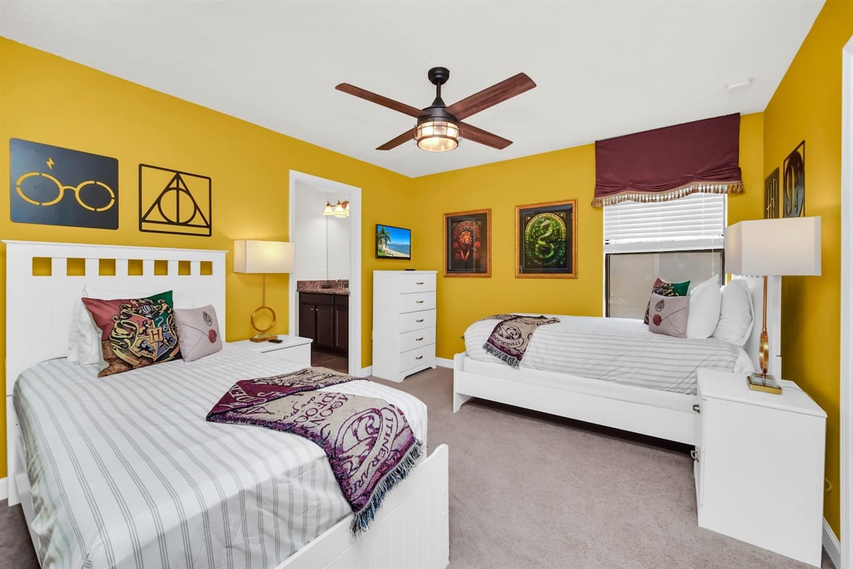 Two Twin Bedroom with Jack and Jill Bathroom