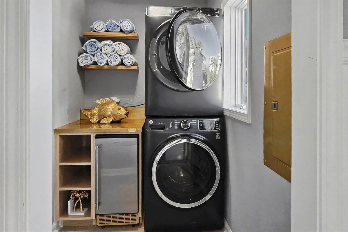 New! Built-in Ice Maker and High-Capacity Washer/Dryer Stack!