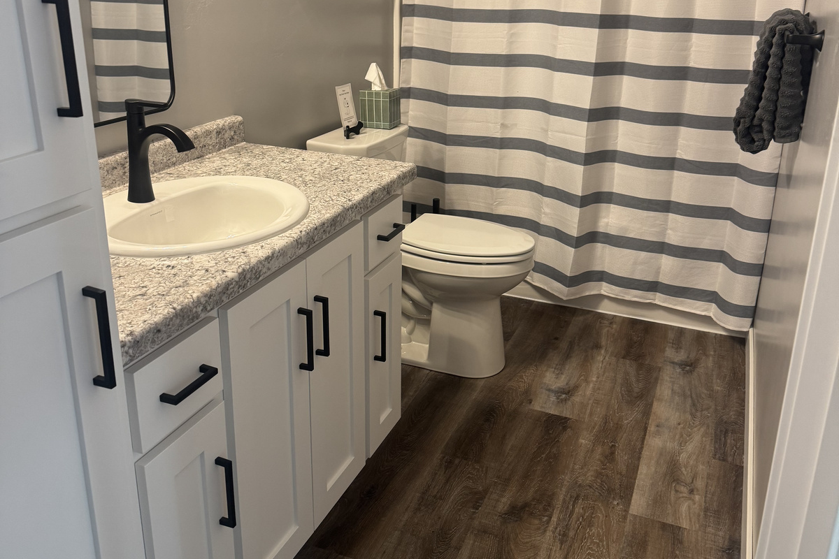 Full bathroom 4 