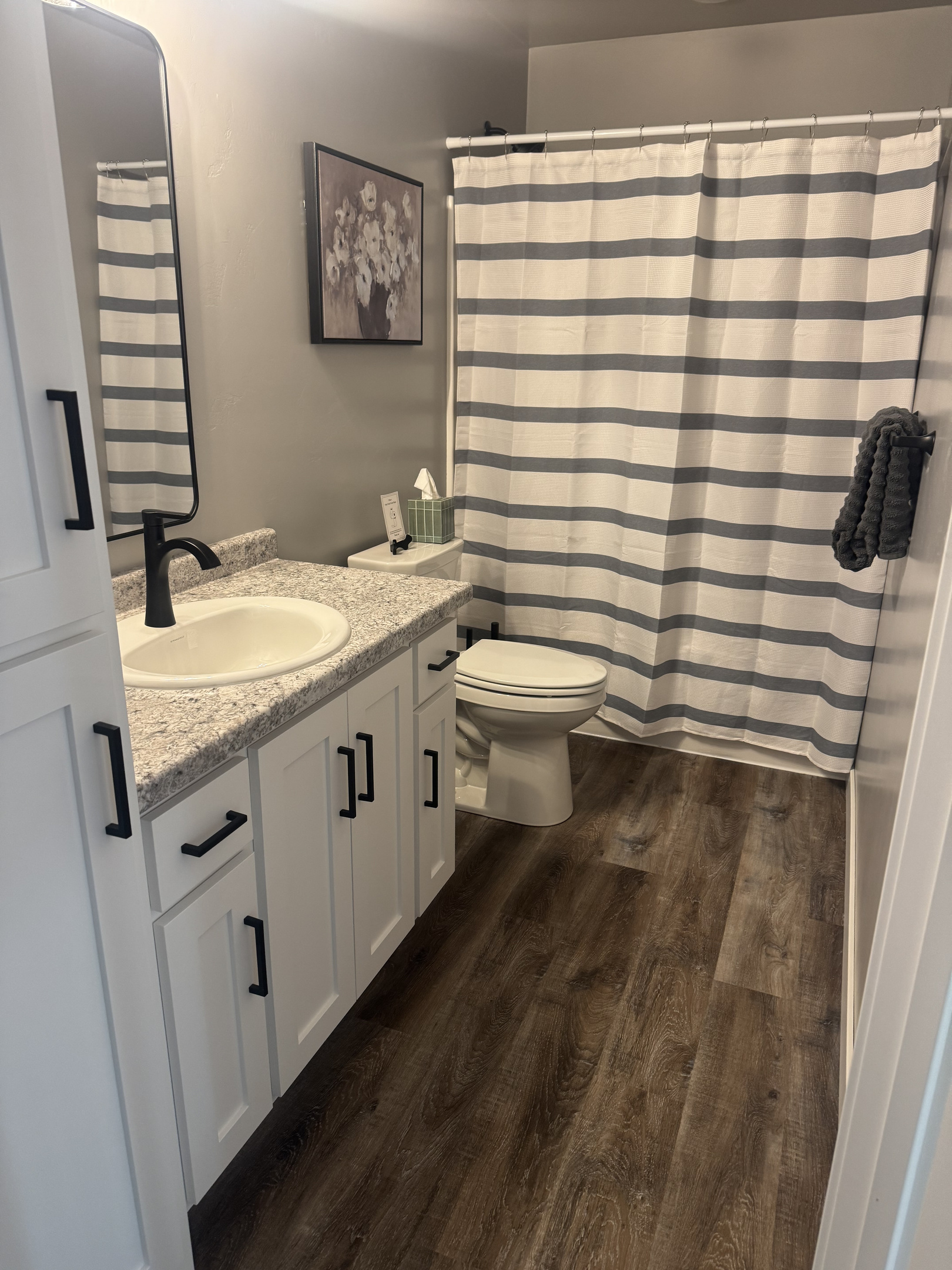Full bathroom 4 
