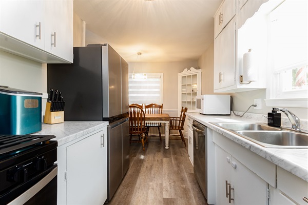 The Playbook Place<>2BR 1BA Home 1.5mi To ND, photo 11