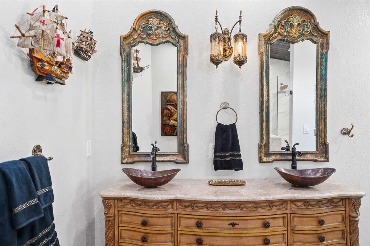 The Ocean’s Mirror – Twin vanity and shower with sweeping sea views. A place where the Commodore readies for the day, gazing into the horizon as the ocean reflects back its secrets.